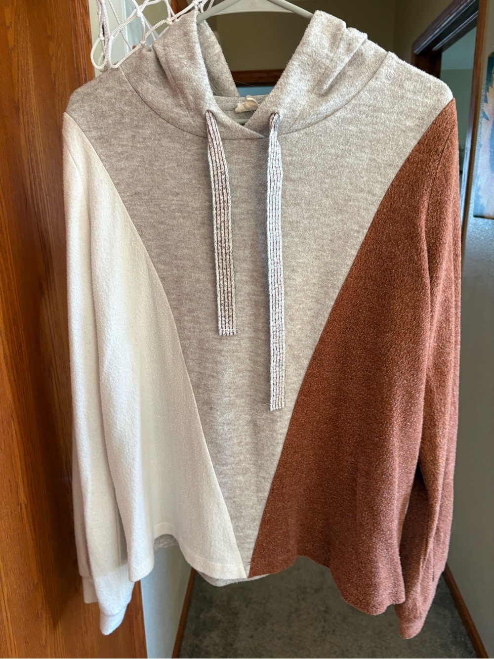 Hem & Thread Tri-Tone Cowl Hoodie Sweater in Cream, Taupe & Rust
